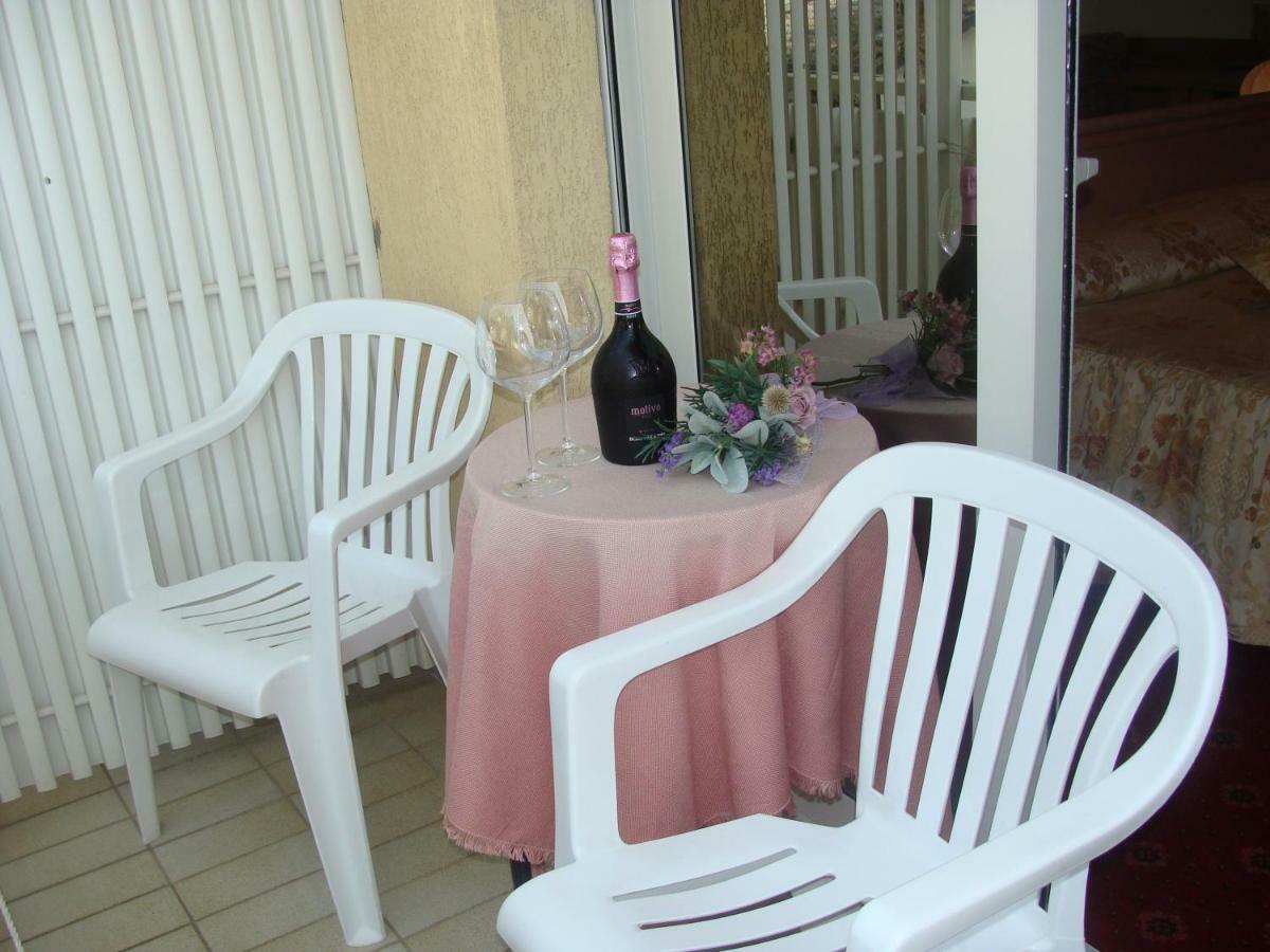 Hotel Villa Luisa Lignano Sabbiadoro Exterior foto